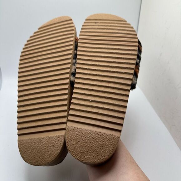 CUSHIONAIRE Women's Lonie Cork footbed Slide Sandal with +Comfort 8.5 CHEETAH - Picture 5 of 7